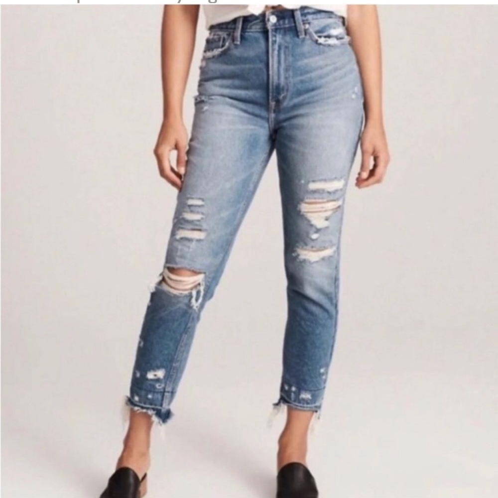 Abercrombie & Fitch Distressed Annie High Rise Girlfriend Jeans 26 / 2